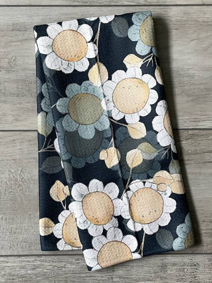 Lazy Daisy Towel for wholesale by Happy & Bright
