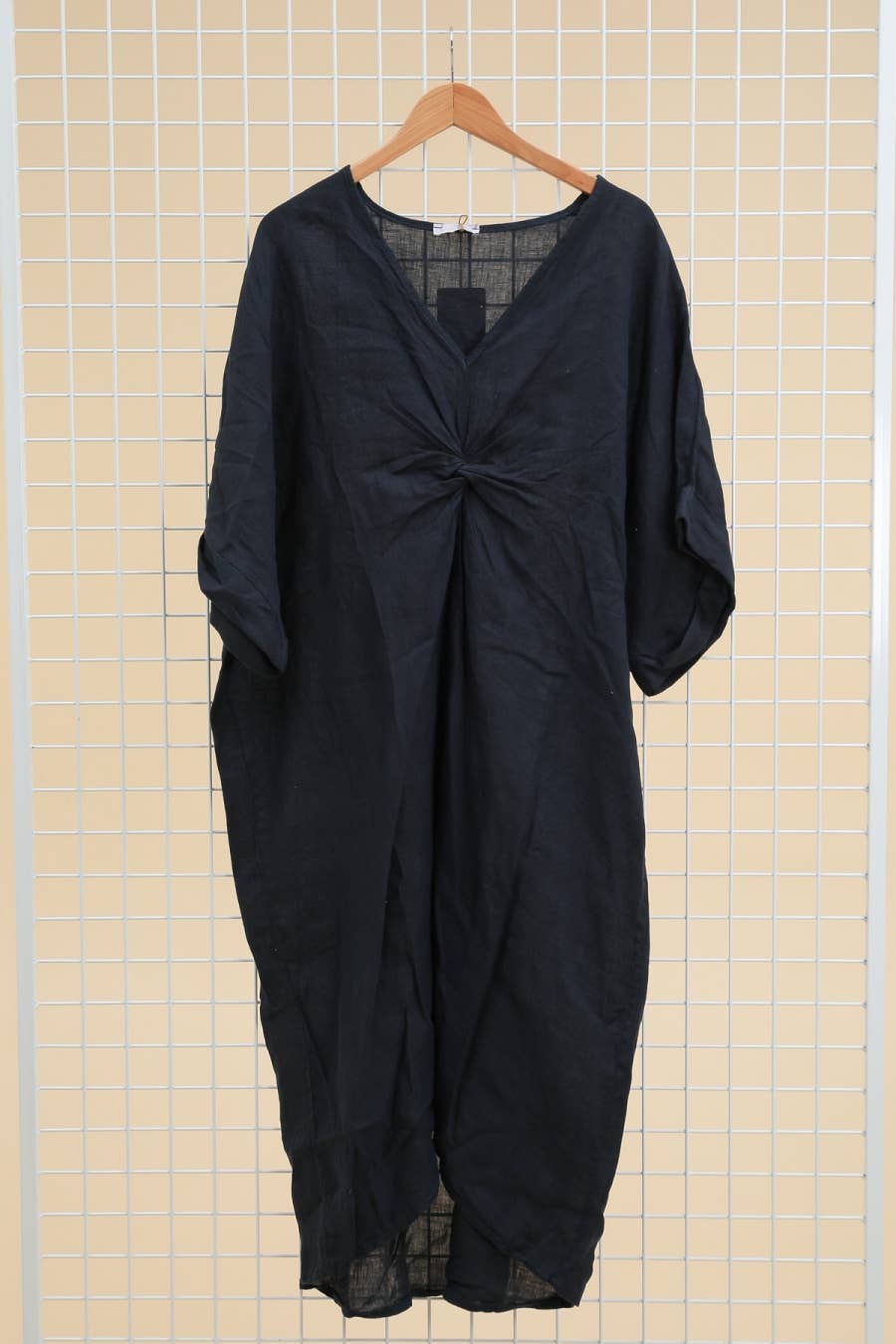 Lea & Luc - Grandes Tailles - Wholesale Dress - Women's - Plus size linen dress V neckline SKU 79094