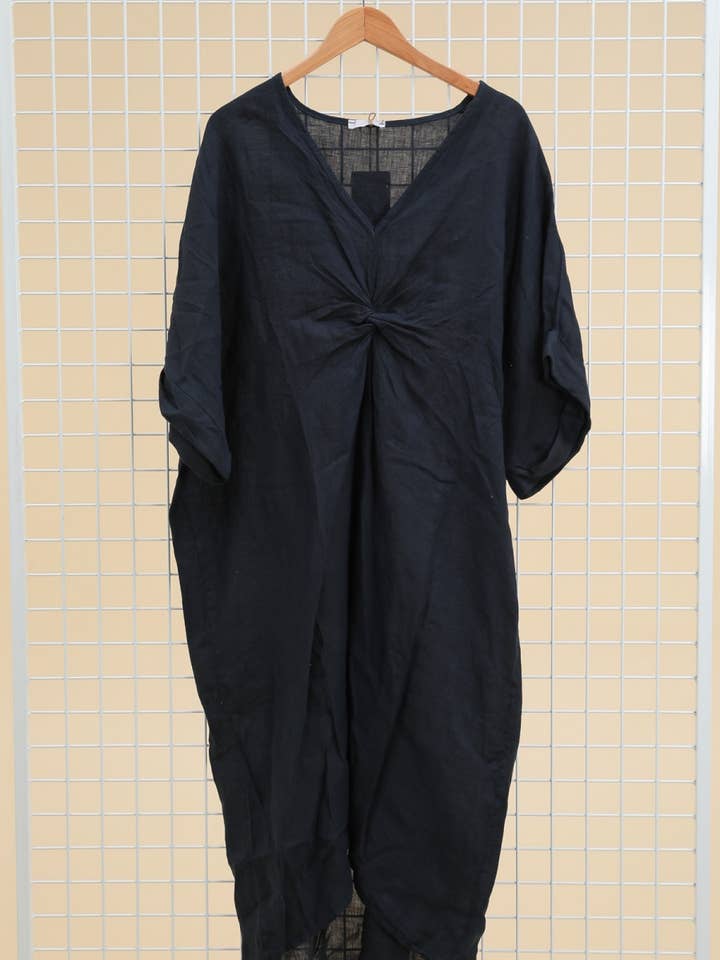 Lea & Luc - Grandes Tailles - Wholesale Dress - Women's - Plus size linen dress V neckline SKU 79094