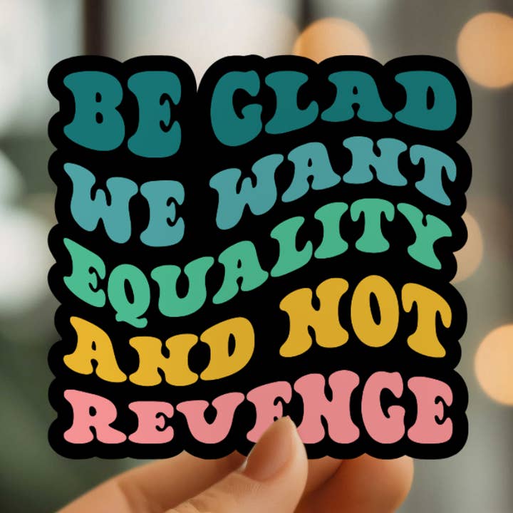 Adesivo in Vinile Uguaglianza Non Vendetta per la vendita all'ingrosso da parte di Mystical Monkey Toes