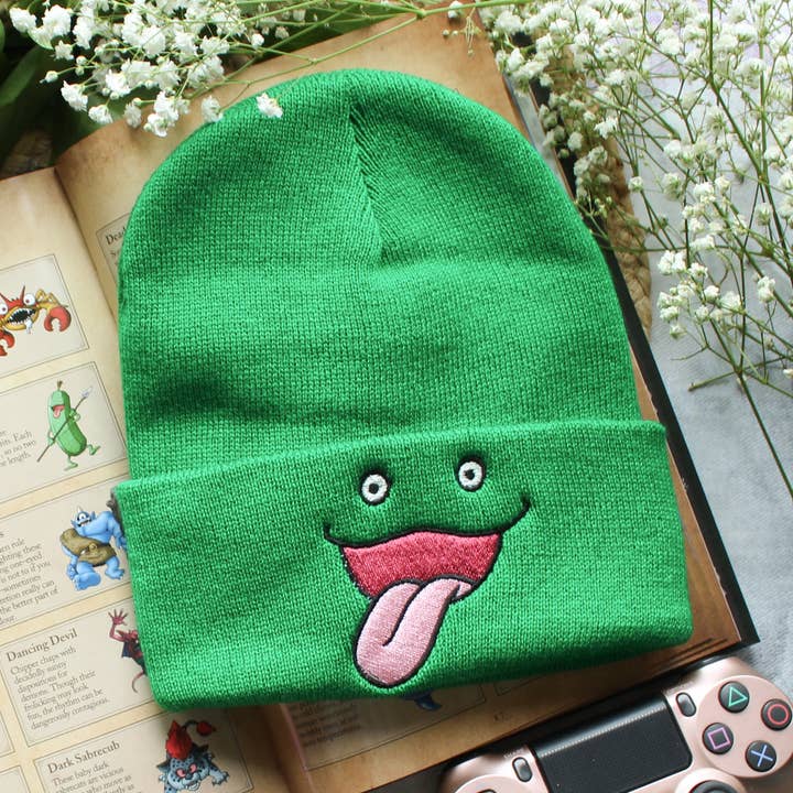Dragon Quest Berretto a Forma di Cetriolo Crudele | Ricamato | Cappello a Maglia | Taglia Unica Adatta alla Maggior Parte per la vendita all'ingrosso da parte di Mamukeeto