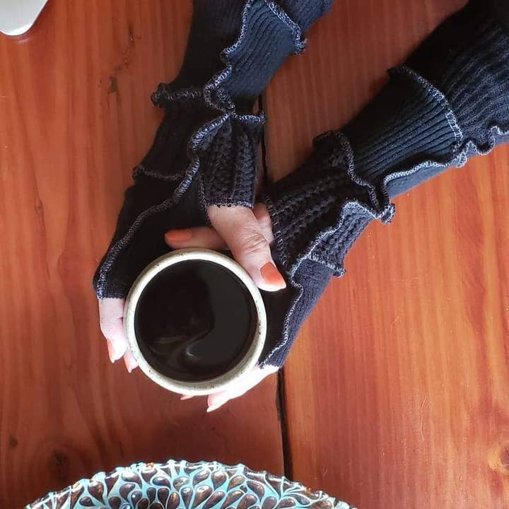 Jax Upcycled - Wholesale Gloves - Women's - Upcycled Unisex Fingerless Gloves Solid Black Color2