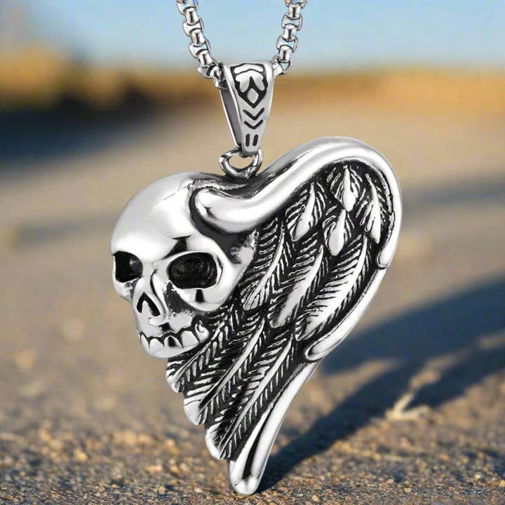 Herren-Halskette mit halbem Herz-Anhänger aus Stahl im Vintage-Stil für den Großhandel von WoodWristCo