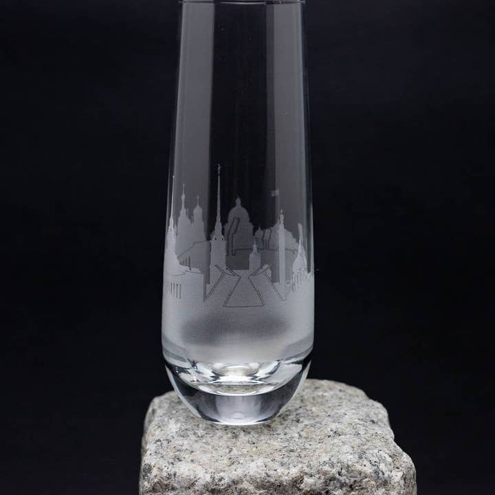 St. Petersburg, Rusland Geëtste Stijlvolle Champagneflûte zonder Steel voor wholesale door Urban & Etched