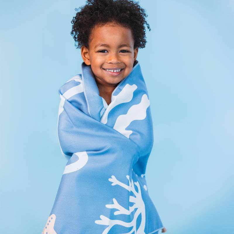 Multicolore Swim Essentials | Serviette microfibre 135 x 65 cm avec motif tortue en vente sur Faire4