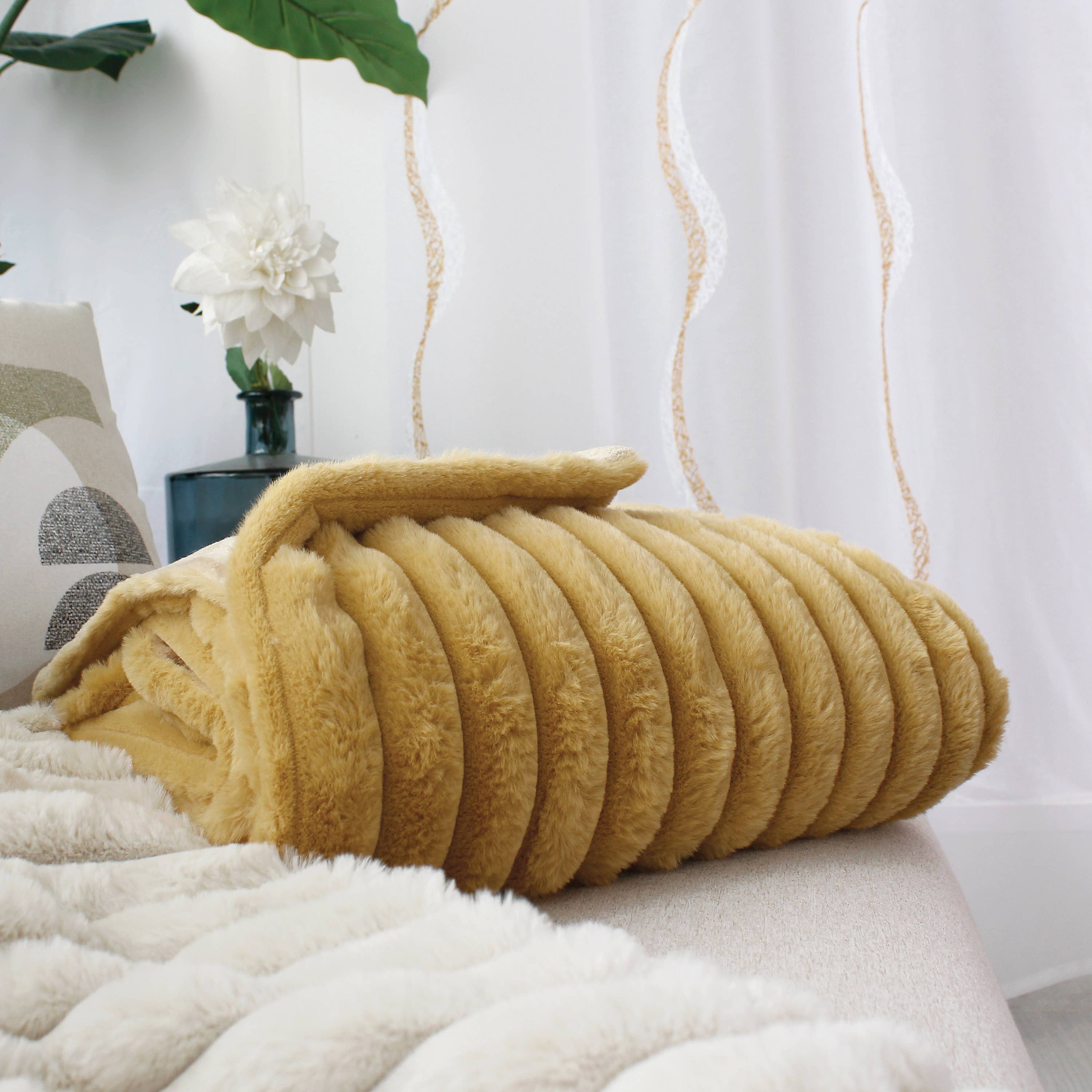 DECOSTARS - CmaDECO – Großhandel Überwurfdecke – Kunstfell-Plaid mit Flanellfutter, 125 x 150 cm, Matisse5