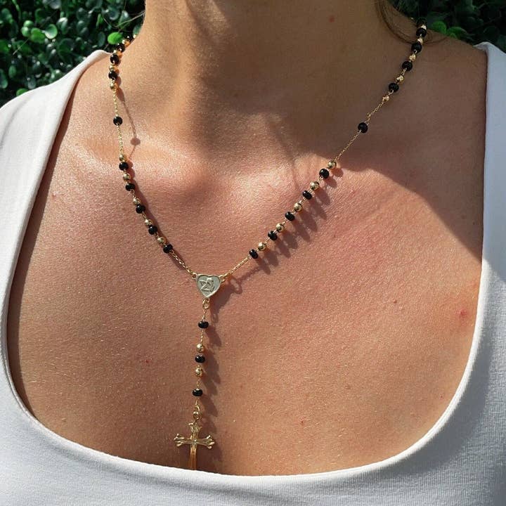Milie Jewels – wholesale Bönehalsband – 18k guld fylld svart pärlstav mode radband med ängel och kors, trendiga