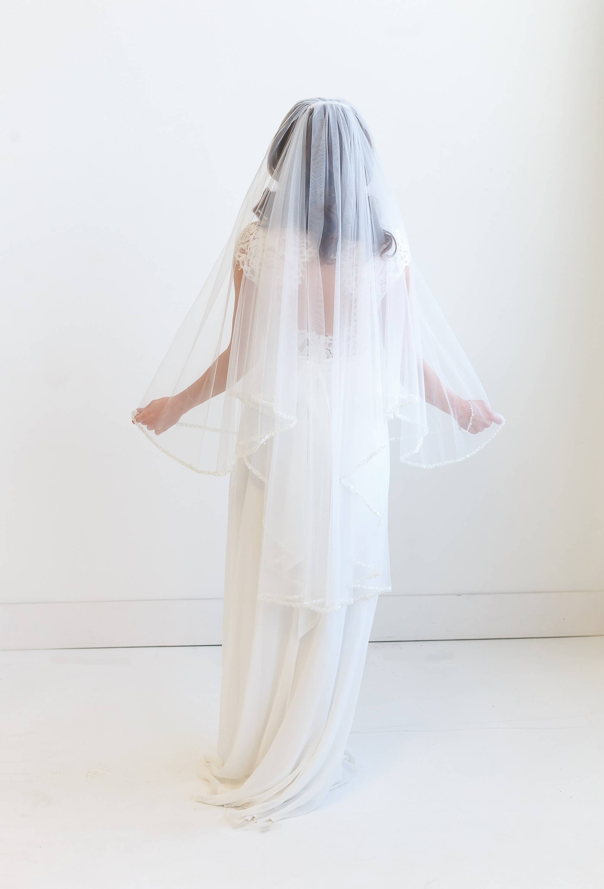 allureweddingjewelry – Véu - Mulher por atacado – Véu de Noiva com Borda de Pérolas e Miçangas12