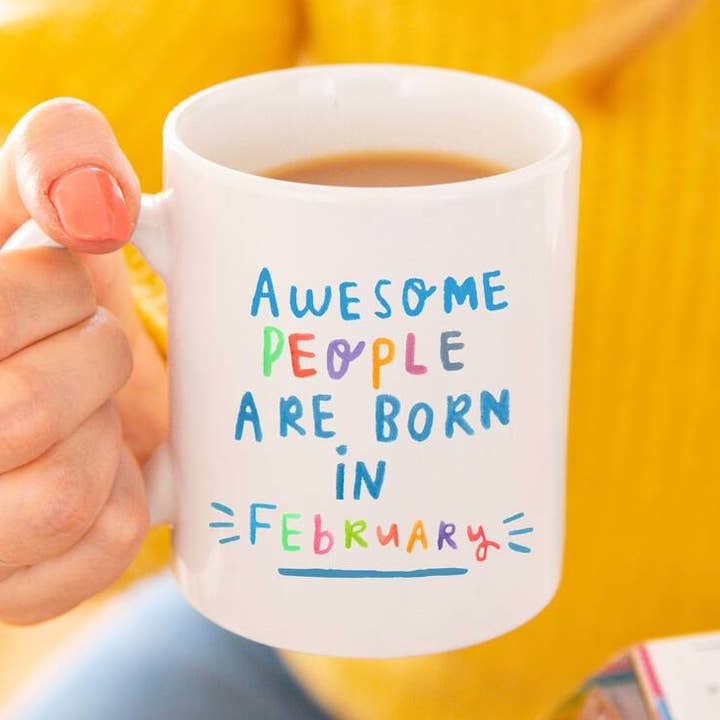 Mug d'anniversaire « Awesome People Ase Born In February » pour la vente par Ellie Ellie LTD