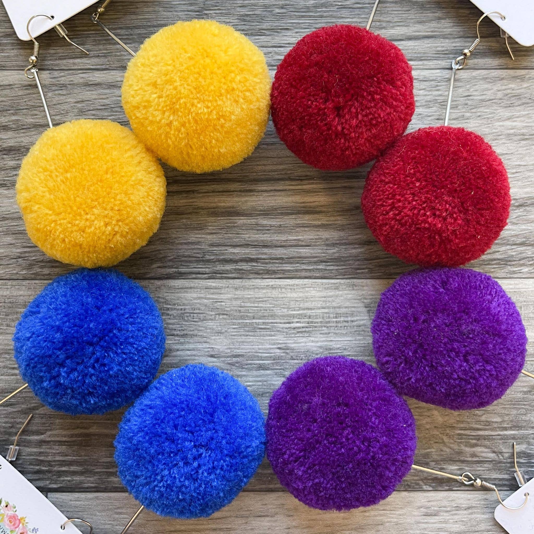 Hazel Hill ~MaeBella~ – Engroshandel Hængeøreringe og creoløreringe – Pom Øreringe Royal2