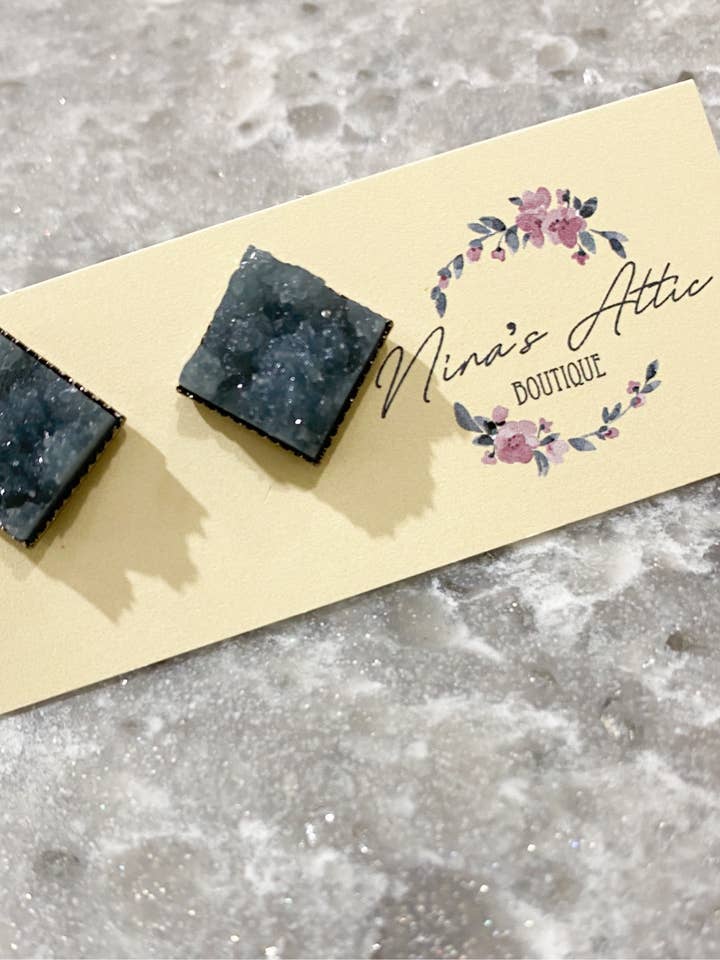 Pedra natural de fumaça por atacado de Nina’s Attic