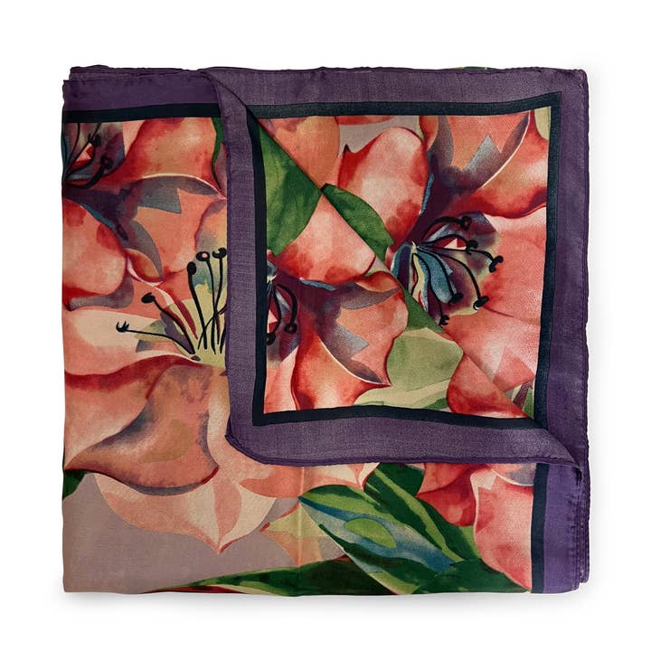 Écharpe en fausse soie fleurie verte et rose pour la vente par YOUZEY