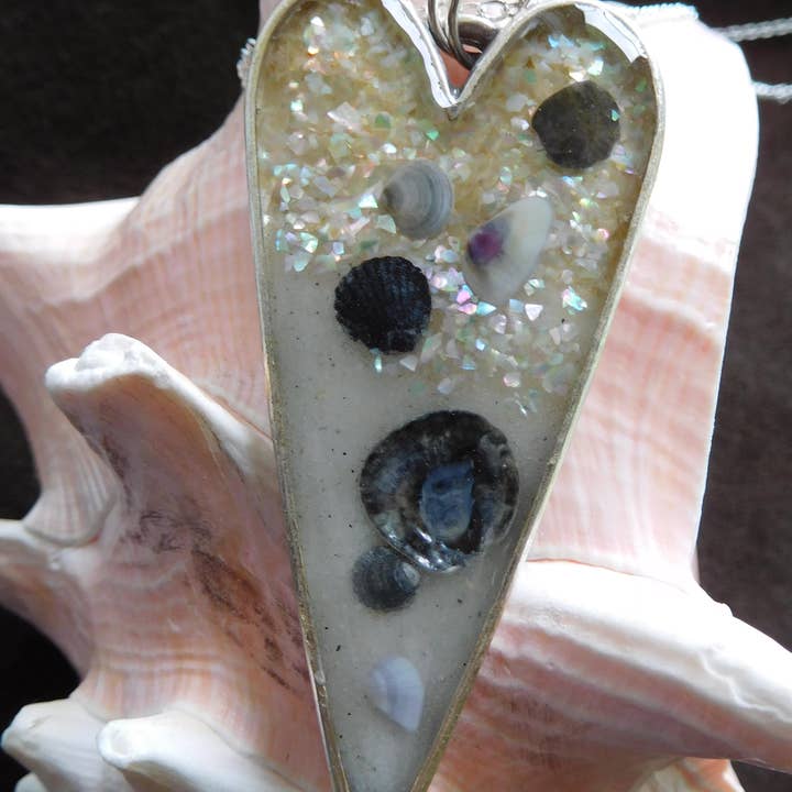 Art & Soul 30a - Wholesale Pendant/Charm Necklace - XL Heart Pendant Necklace Custom Beach, Shells or City6