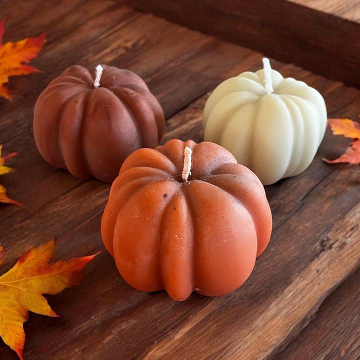 Pumpkin Fall Candle for wholesale by Linoy Boutique