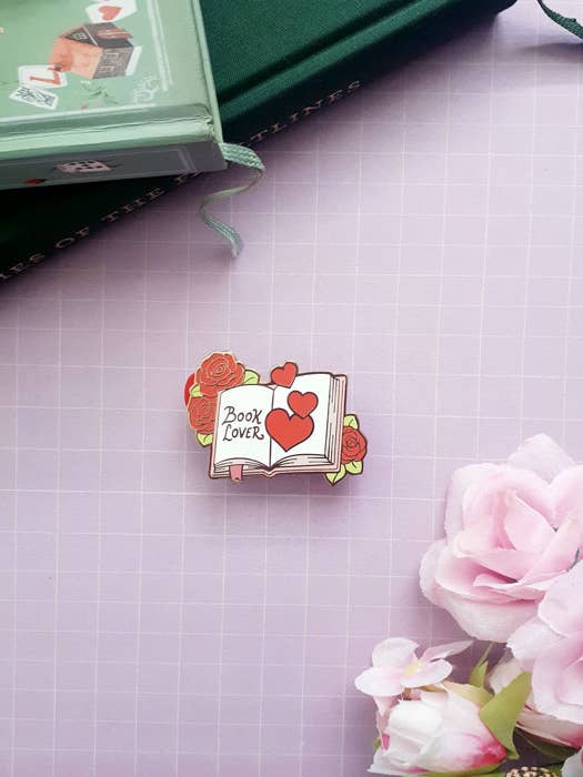 Booklover emalj-pin för wholesale av Dreamchaserart