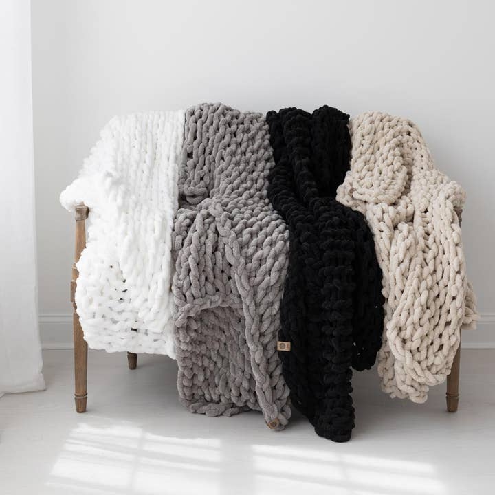 BIG LOViE - Wholesale Throw Blanket - INFINITE CHUNKY KNIT BLANKET | MINKY | BIG - BLANC11