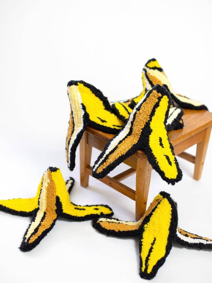 Sculpture Souple de Peau de Banane pour la vente par Genevieve La Valle