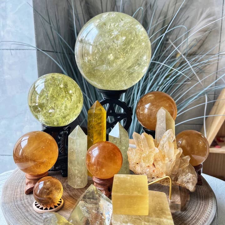 Moon Rituals - Venta al por mayor Piedras/cristales espirituales - Esfera esférica de calcita amarilla radiante, miel y calcita: positividad