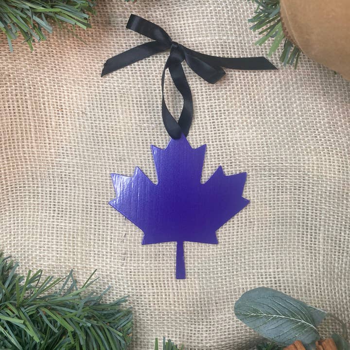 Maple Leaf metalen ornament voor wholesale door Lakeshore Impressions