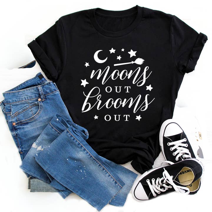 Tee-shirt Moons Out Brooms Out pour la vente par Light & Shine