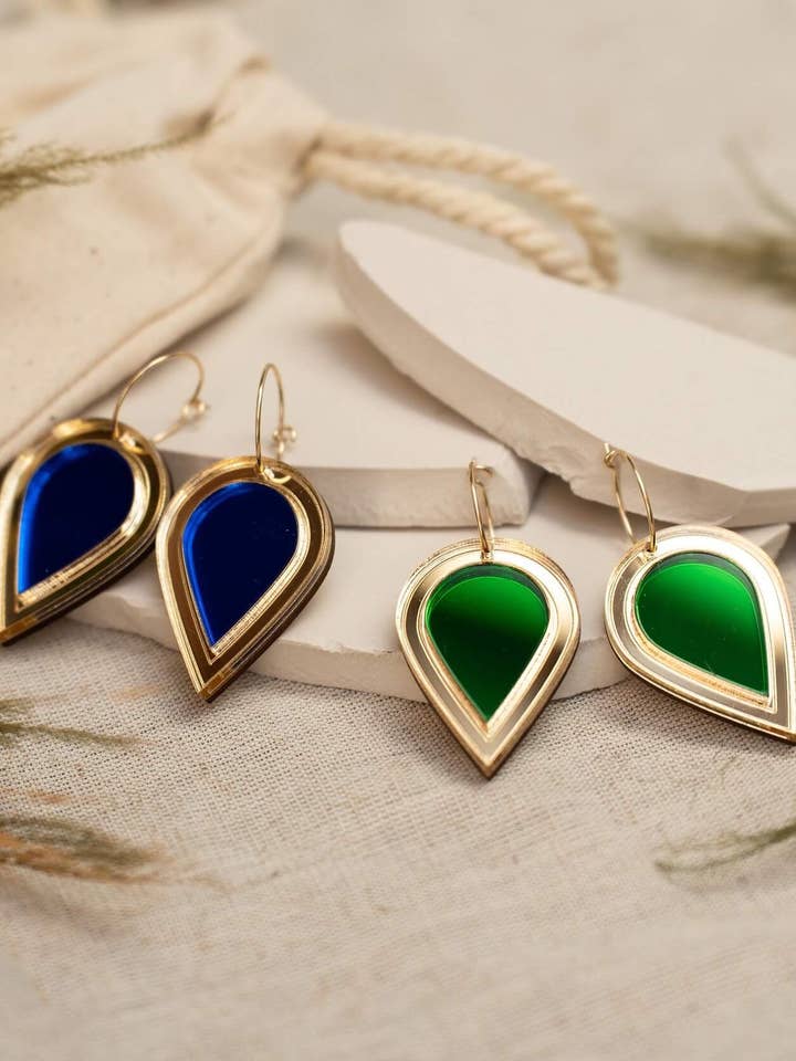 Druppelvormige lasergesneden hoepeloorbellen voor wholesale door Plato's Fire