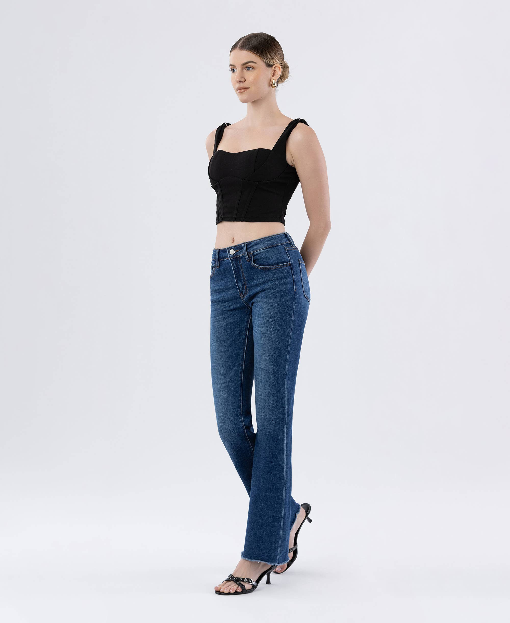 BEDEUTSAM MID RISE RAW HEM DARK WASH BOOTCUT JEANS LV1193 für den Großhandel auf Faire8