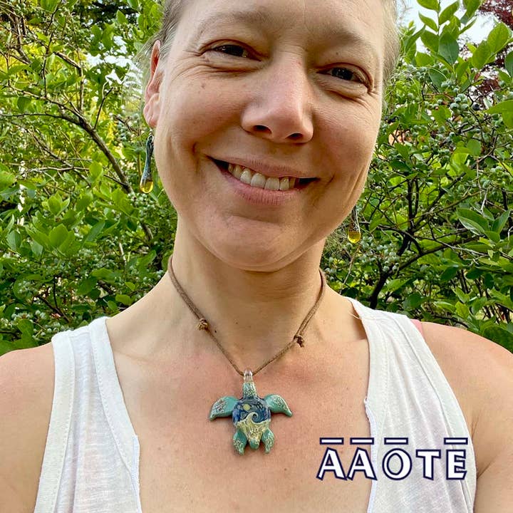 AAOTE - Wholesale Pendant/Charm Necklace - Sea Turtle Sculptural Wave Beach Scene TZ Glass Necklace