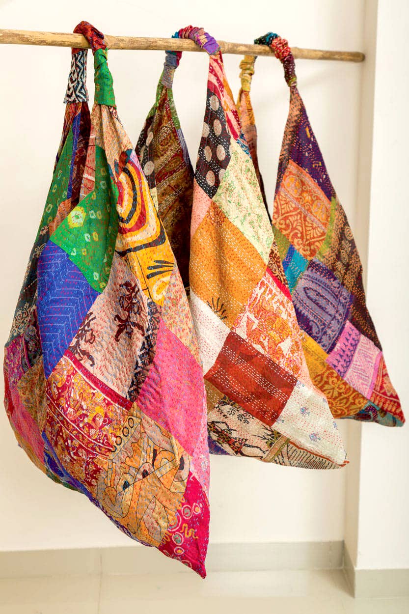 Sevya Handmade – Großhandel Tragetasche – Damen – Kantha Dreieckstaschen aus Seide