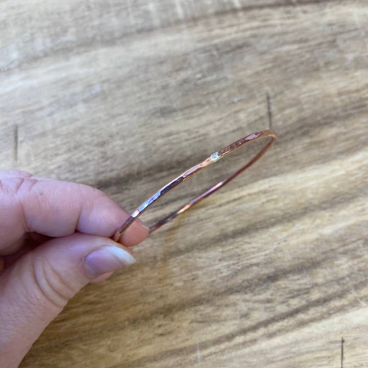 Bracelet en cuivre martelé pour la vente par Kate Simpson Designs