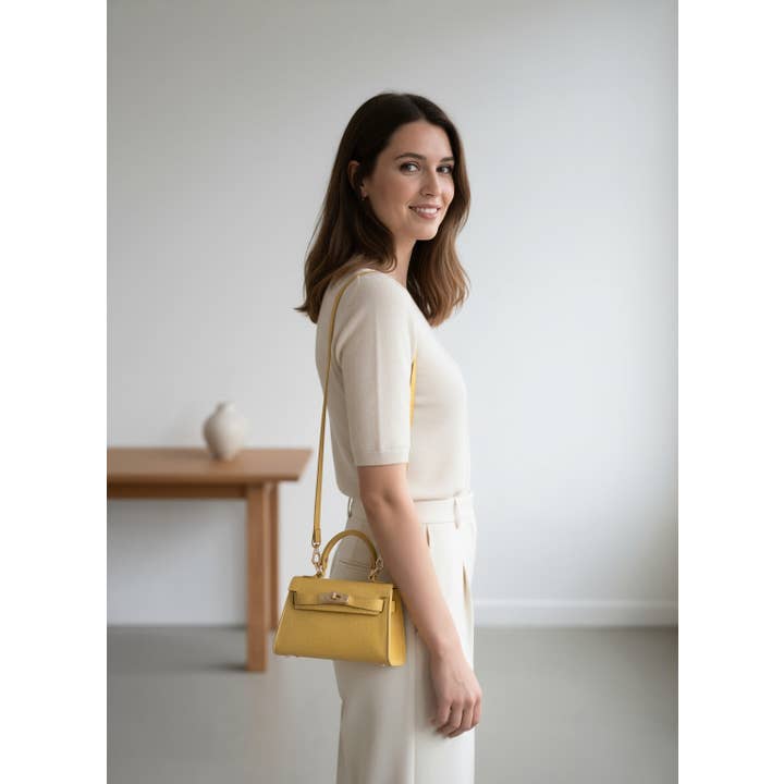 Genuine leather shoulder bag, Made in Italy, art. 112609 for wholesale by Suie Valentini srl