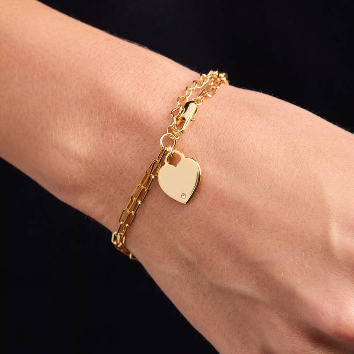 Bracelet à double chaîne en trombone avec charme cœur pour la vente par Alex and Ani