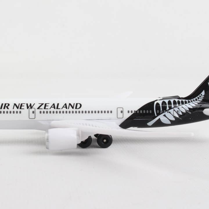 Daron Worldwide Trading - Wholesale Toy Plane - Kids - AIR NEW ZEALAND SINGLE PLANE #24