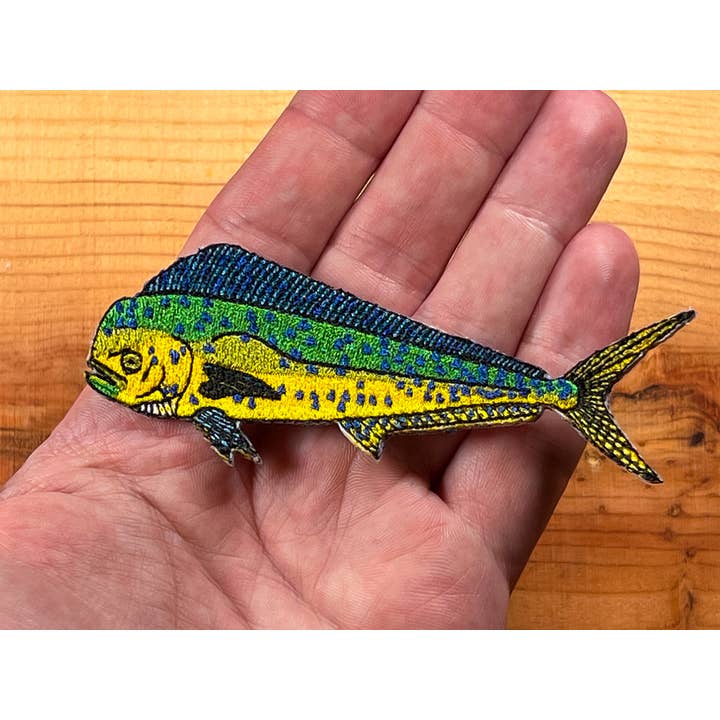 Antler & Fin - Vendita all'ingrosso Toppe - Toppa termoadesiva Mahi-mahi/Dolphinfish | Toppe per pesci di qualità1