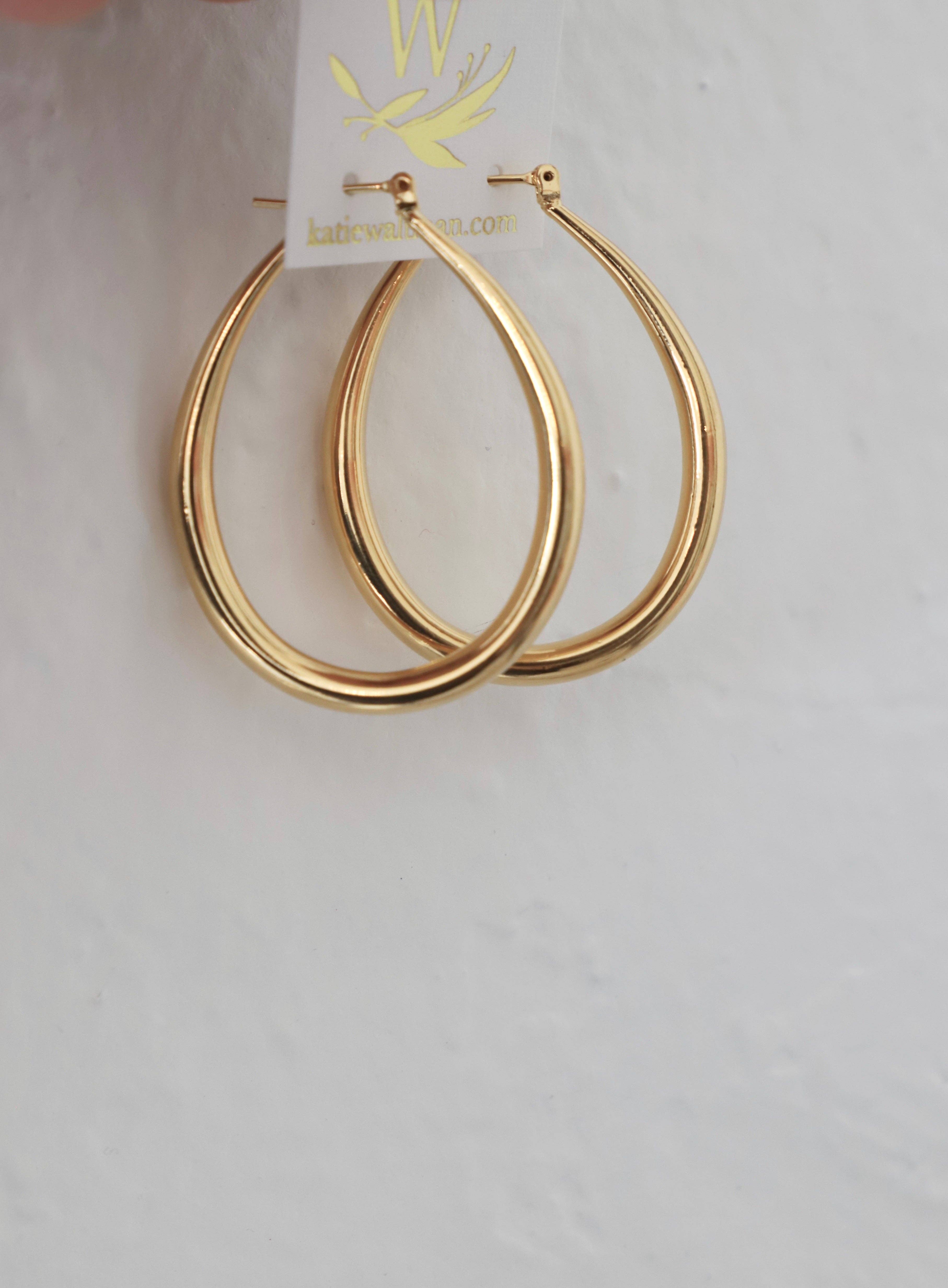 ORO Orecchini grandi a cerchio a forma di goccia in vendita all'ingrosso su Faire3