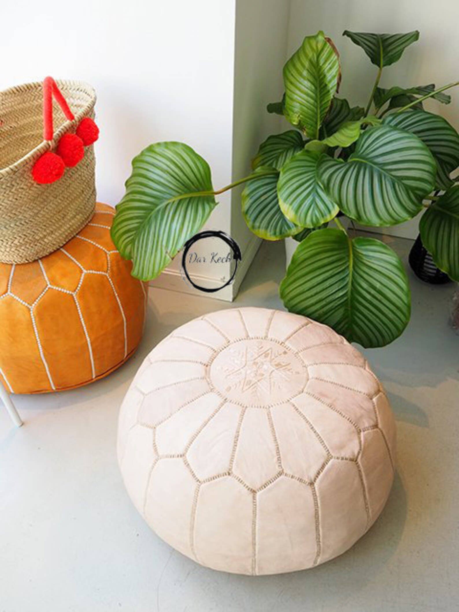 DarKech – Pufe por atacado – Puff otomano de couro marroquino feito à mão, banqueta para pés redonda2