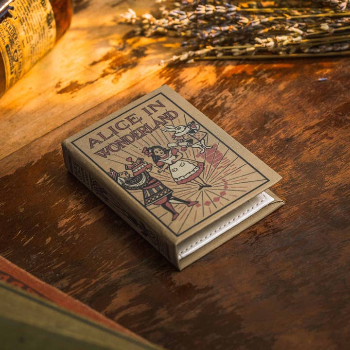 Alice i Underlandet Lewis Carroll 1865 Bokplånbok för wholesale av Novel Book Store