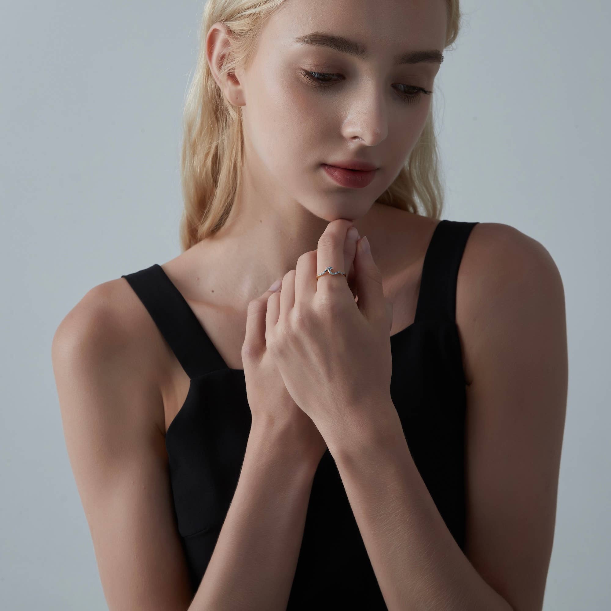 Perimade & Co. LLC – Engroshandel Båndring – Blå Sten Havbølge Strandring i 925 Sterling Sølv5