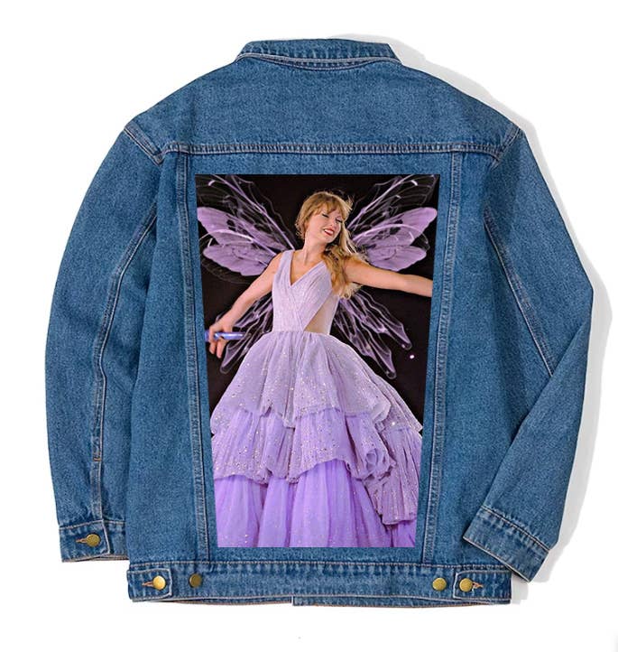 Tourtiwi - Vente Veste en jean – femme - Veste en jean imprimée avec ailes sur scène Taylor personnalisable1