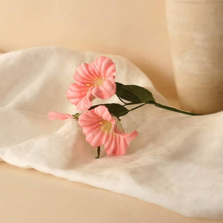 Rose du désert en papier rose pour la vente par Flowrette