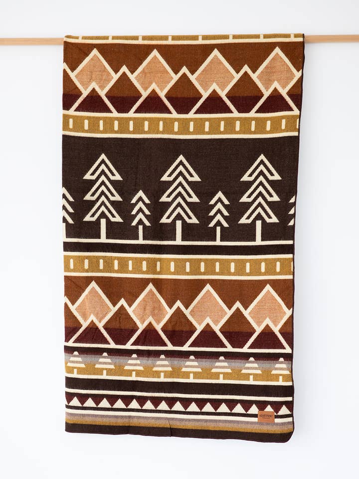 Couverture Jetée Ligne d'Arbres - Le Taylor pour la vente par Heartprint Threads