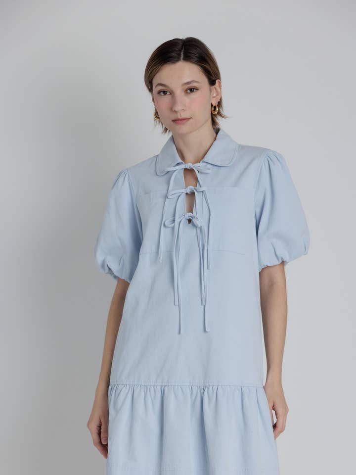 AD2399 - MINI ROBE EN SERGÉ À TAILLE BASSE pour la vente par Aureum