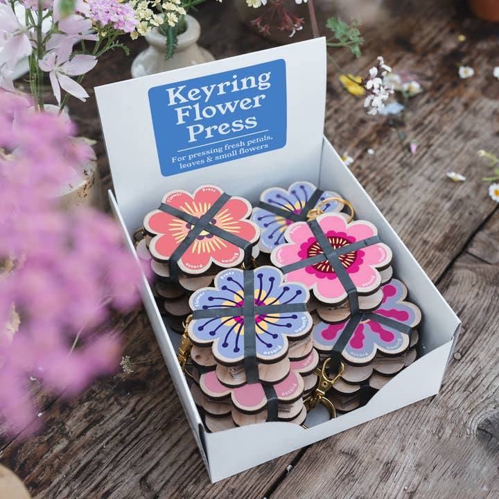 Studio Wald - UK Made - Wholesale DIY Craft Kit - Keyring Flower Press - Pinks & Blues0