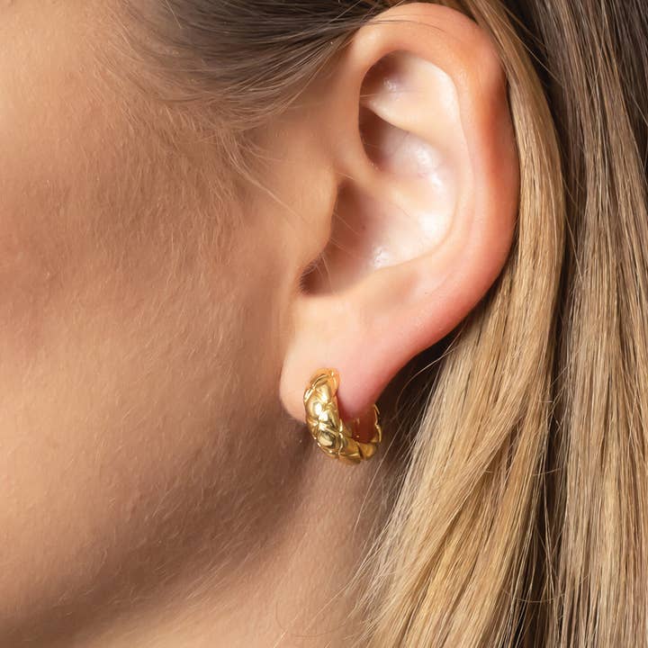 Fashion City - Venta al por mayor Pendientes de aro - Aros en forma de C bañados en oro de 14 quilates5