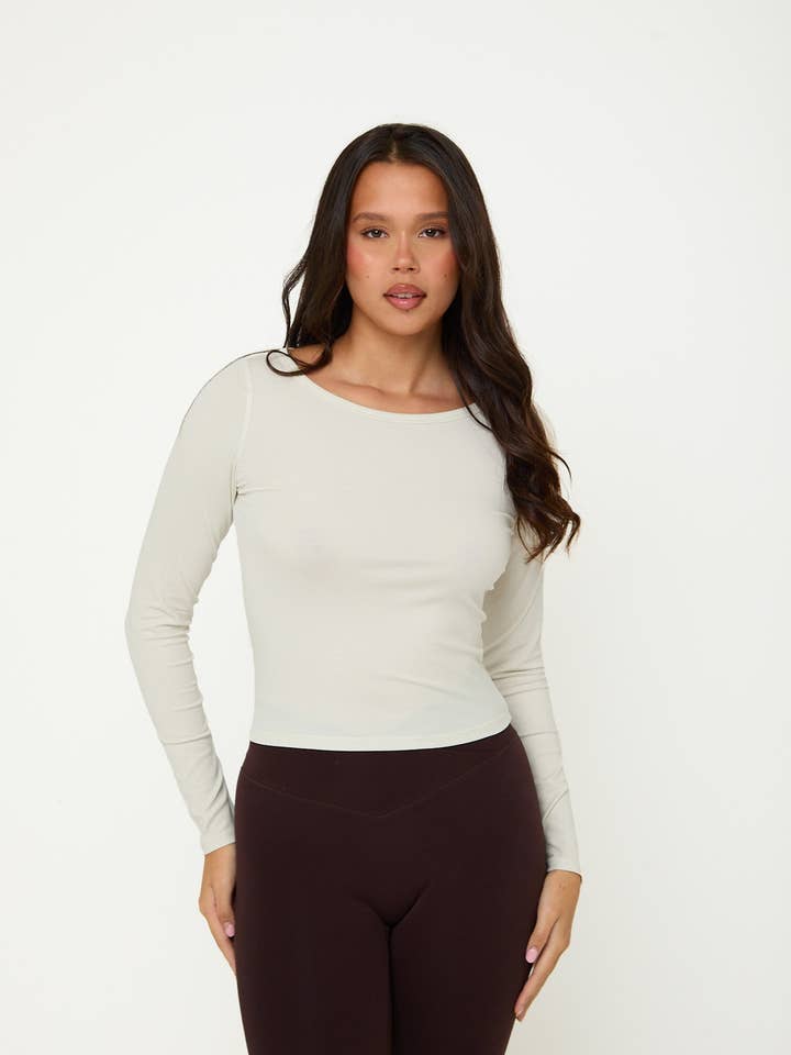 Haut à manches longues basique en lyocell - Crème de noix de coco - Sunde pour la vente par Sunde