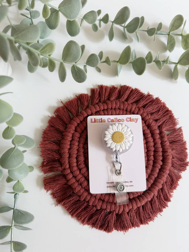 Daisy Bricka med Jojo | Bricka med Jojo i Polymerlera för wholesale av Little Calico Clay