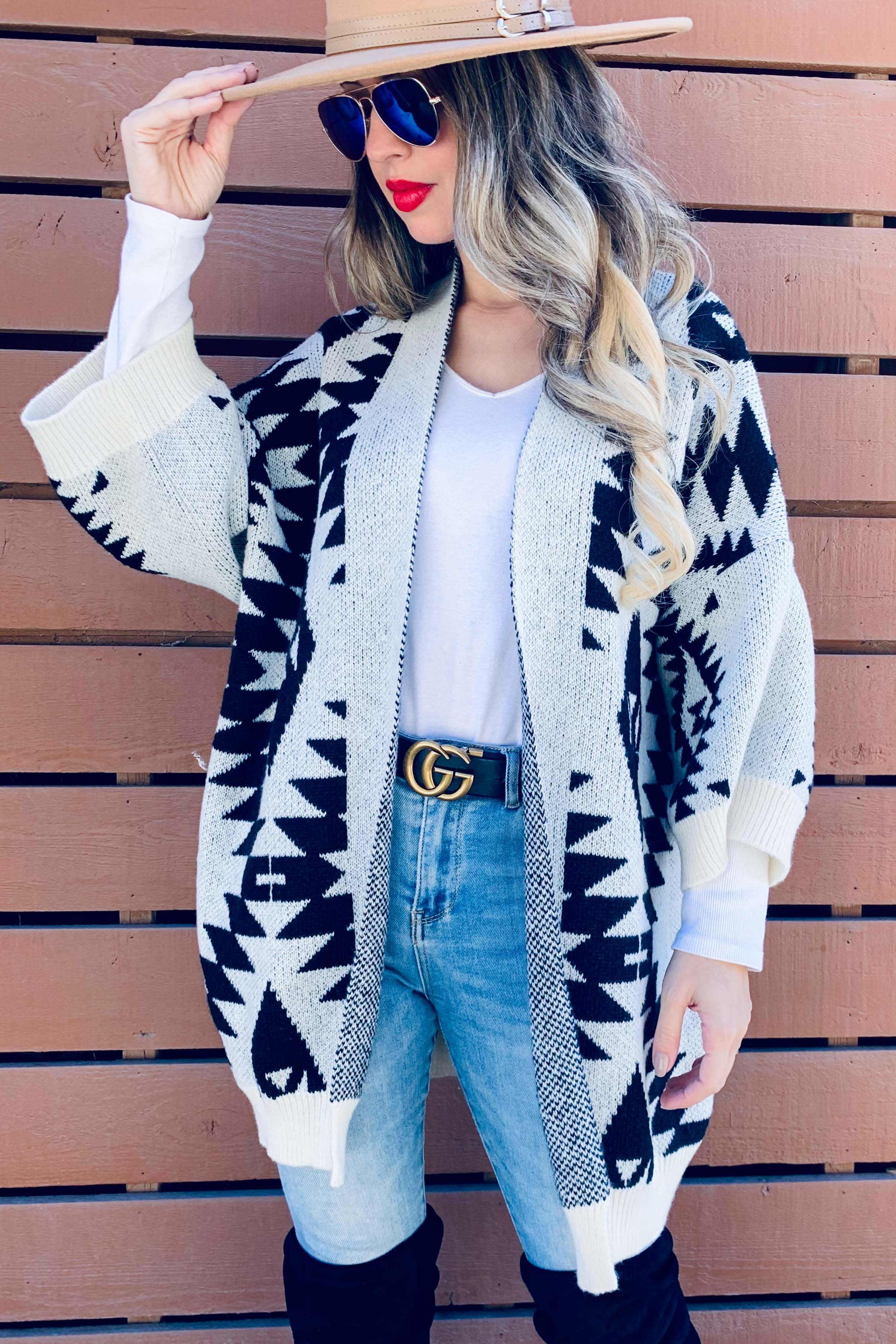 Crema Cardigan lavorato a maglia con stampa azteca aperta sul davanti color crema in vendita all'ingrosso su Faire2