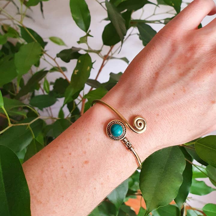 Kaali Boutique – wholesale Bangle bracelet – Gold Bracelet & Amethyst / Brass / Adjustable / Spiral / Ethnic / Rustic / Bohemian / Boho /3