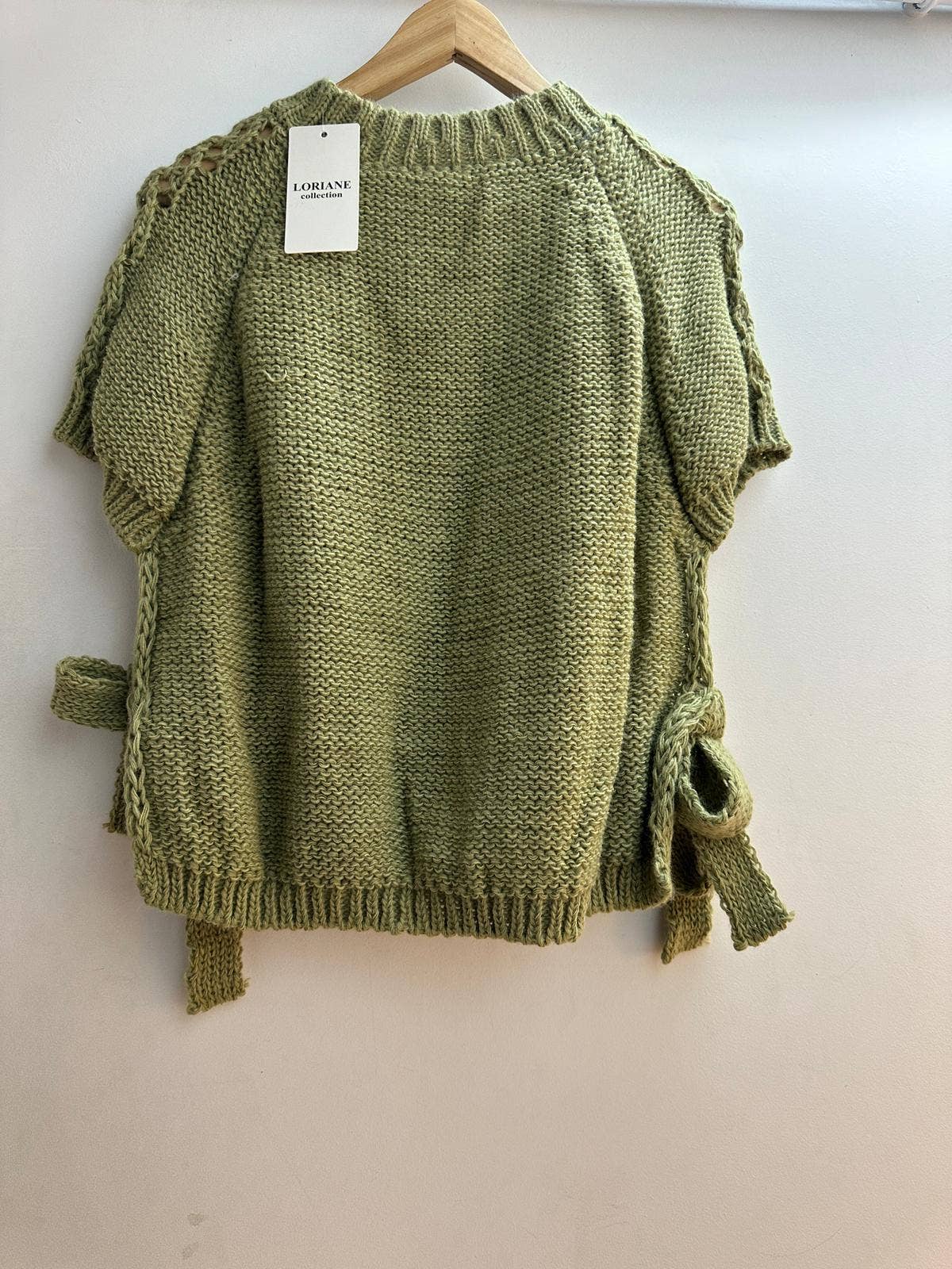 LORIANE - Vente Pull en maille – femme - 129 Pull Gilet/Ponchos
Deux nœuds à faire sur le côté7