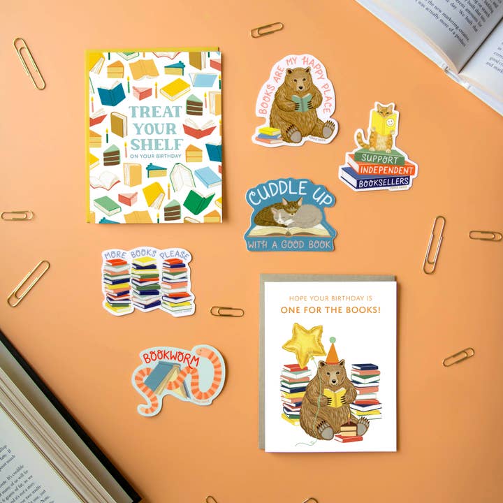 Yeppie Paper - Venta al por mayor Tarjetas de cumpleaños - Tarjeta de cumpleaños con forma de oso leyendo con libros y tarta5
