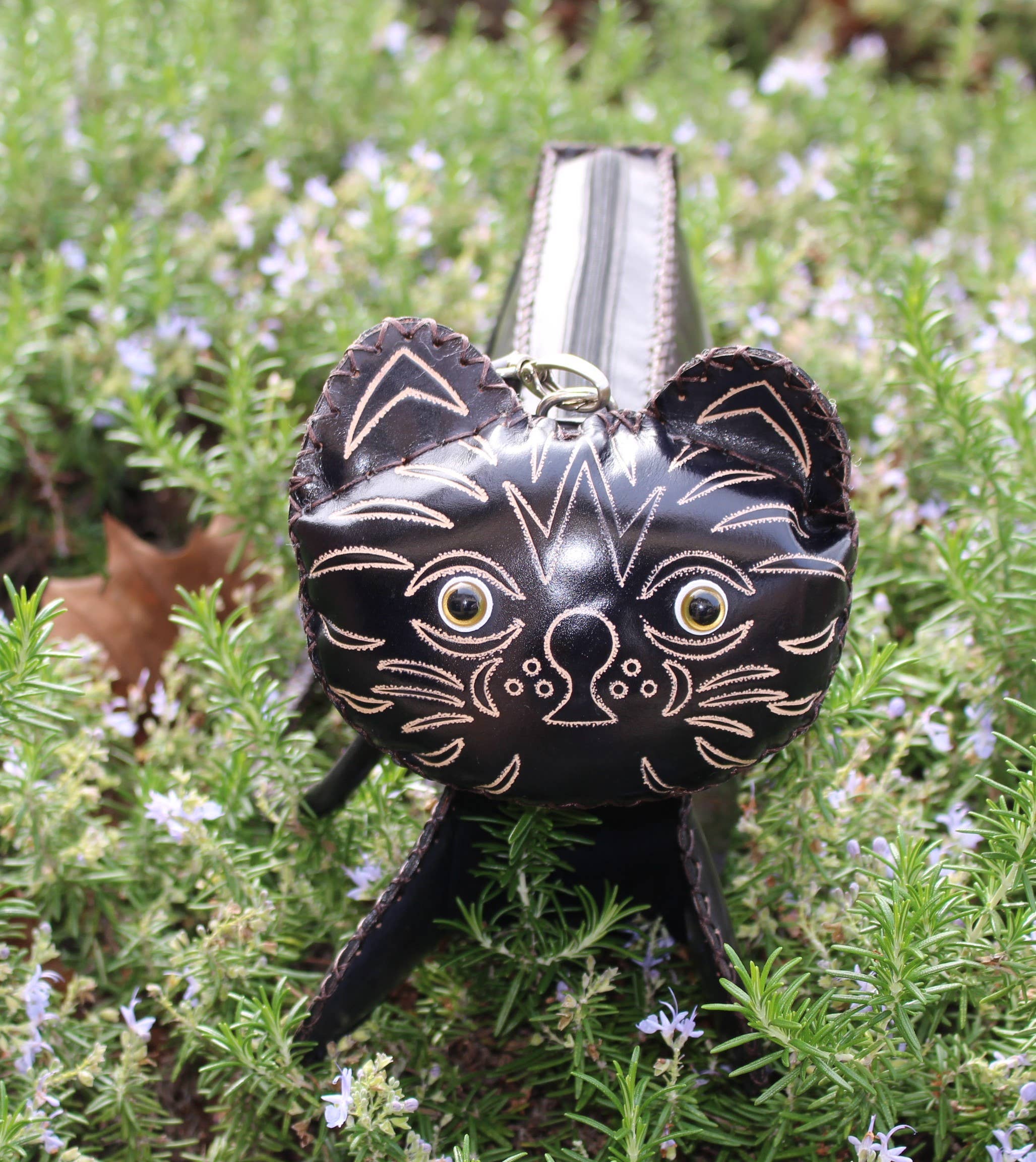 Sunflower Handmade leather inc - Vendita all'ingrosso Borsa con manico - Donna - Borsa a tracolla grande in pelle nera fatta a mano a forma di gatto.4